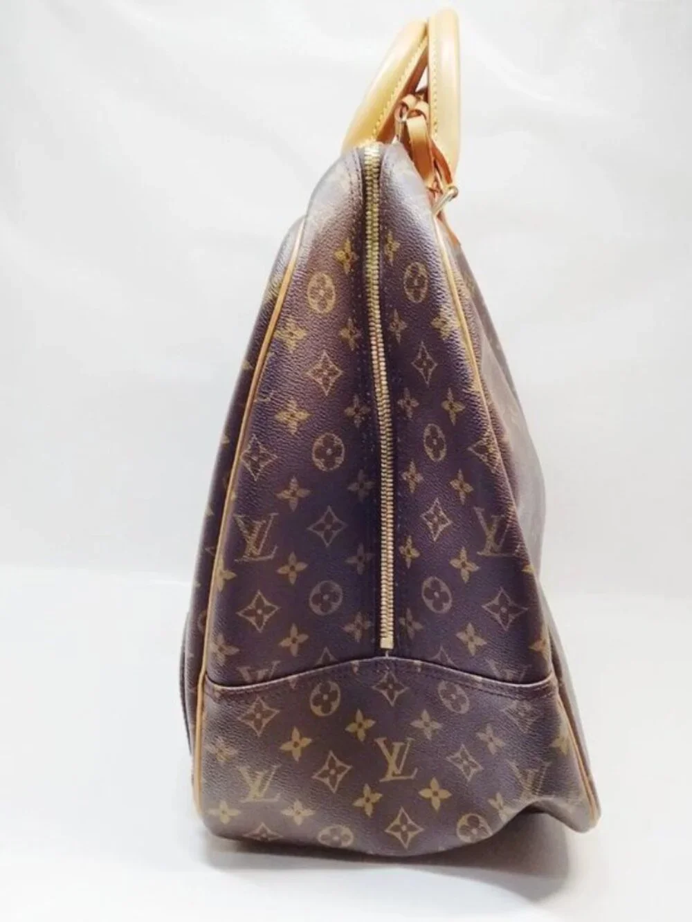 Authentic Louis Vuitton Evasion MM Monogram Travel Bag